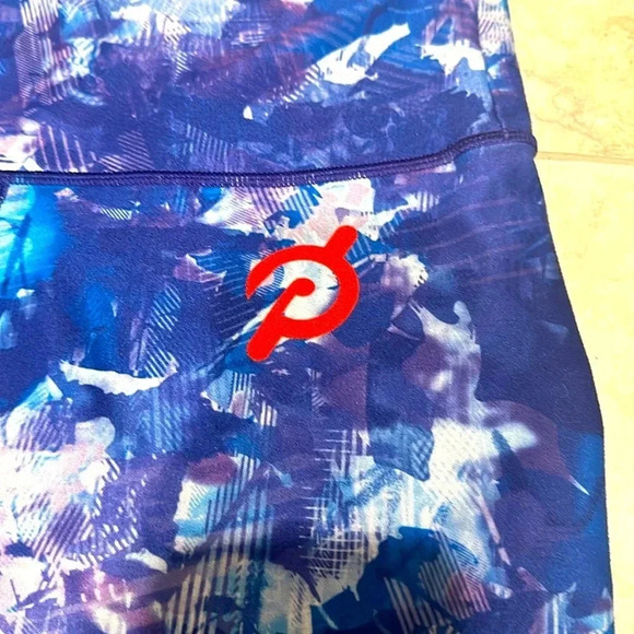 Peloton reversable leggings purple blue.  Size M - Picture 4 of 6